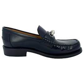 Mocasines Christian Dior en cuero negro con adornos de perlas