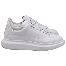 Sneakers Oversized Platform Alexander McQueen in pelle bianca