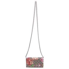 Cartera con cadena Gucci GG Supreme en lona revestida con estampado floral multicolor