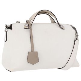 Bolso de Hombro FENDI de Cuero Blanco Plata Auth bs36311A