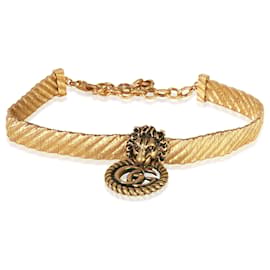 Collana choker Gucci con testa di leone e doppia G placcata in oro