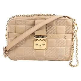 Borsa a tracolla Louis Vuitton Troca MM Damier Quilt in Beige M59111