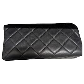 Chanel Pochette de piel de cordero acolchada con charms Porte Bonheur
