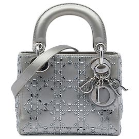 Lady Dior en satén gris mini con detalles cannage y adornos de cristal Dior