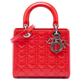Lady Dior Cannage in vernice rosso, misura Medium