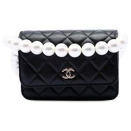 Chanel Black CC trapuntato in agnello Maxi con tracolla a catena con perle