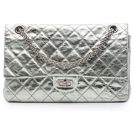 Chanel Reissue 2.55 Double Flap 226 in pelle di vitello metallizzata trapuntata argento