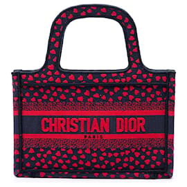 Dior Mini Book Tote in tela ricamata Pop Heart I Love Paris rossa
