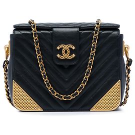 Chanel Black CC Chevron Calfskin Rock The Corners Minaudiere Tasche