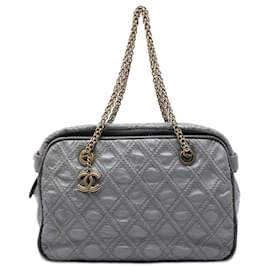 Tote Triptych en piel de becerro acolchado CC gris Chanel