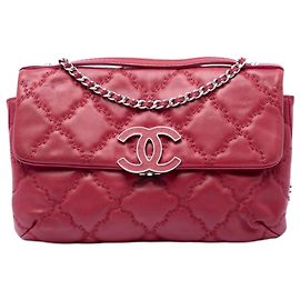 Clutch Hamptons in pelle di vitello trapuntata rossa con doppia cucitura e catena Chanel