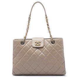 Chanel Daily Walk Tote aus beige gestepptem glasiertem Kalbsleder