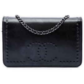 Portafoglio con catena in agnello con logo CC in rilievo nero Chanel