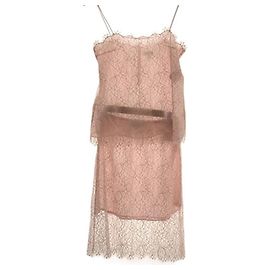 Vestido de encaje rosa Chanel