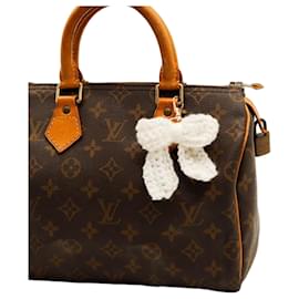 Louis Vuitton Charm per borsa con fiocco in crochet bianco