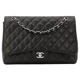 Chanel Borsa Classic Flap Medium in pelle caviar nera