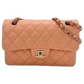 Bolsa de Ombro Chanel Matelassé 23