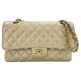Borsa a tracolla Chanel Matelassé 25 in Beige
