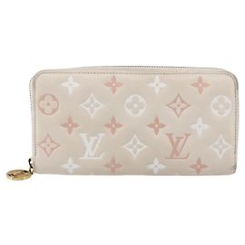 Louis Vuitton Coussin Zippy aus Monogramm-Präge-Lammleder
