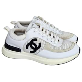 Sneakers Chanel CC Logo in pelle e mesh
