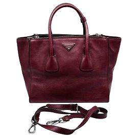 Prada Bolso satchel de piel de becerro glacada color burdeos con dos bolsillos
