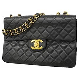 Borsa a tracolla Chanel in agnello nero