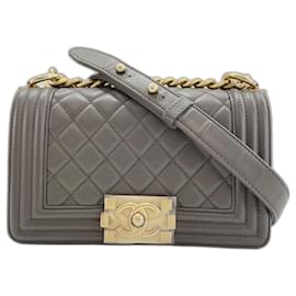 Chanel Boy Small Schultertasche aus braunem Lammleder