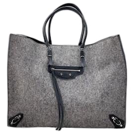 Bolsa Tote The Paper da Balenciaga em cinza