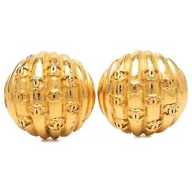 Orecchini Chanel Gold CC placcati oro a forma di conchiglia con clip