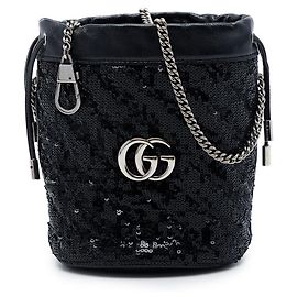 Borsa bucket Gucci Black Small GG Marmont in pelle di vitello matelassé con paillettes diagonali