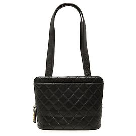 Bolsa de ombro Chanel em couro de cordeiro matelassê preto