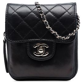 Chanel Black CC gestepptes Lammfell Portemonnaie mit Kette
