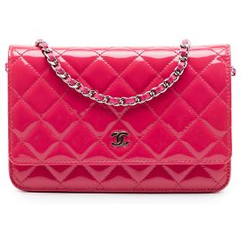 Portafoglio con catena Chanel Pink CC trapuntato in vernice