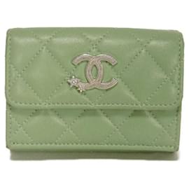 Cartera Tri-fold Chanel Classic Small Flap