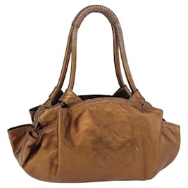 Borsa a mano in pelle nappa Aire con logo Anagram Loewe