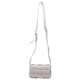 Bottega Veneta Padded Cassette Schultertasche aus weißem Leder
