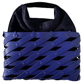 Issey Miyake Spiral Grid 38 Schultertasche