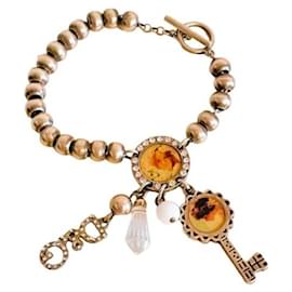 Iconico bracciale vintage DOLCE & GABBANA con cammeo, cristalli, perla, charms