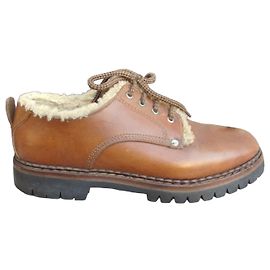 Autre Marque Botas baixas de couro marrom forradas com pele de carneiro