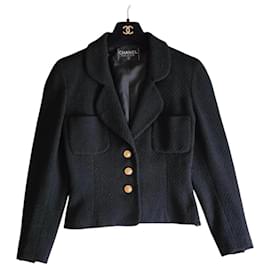 Chanel Chaqueta de tweed negra con botones dorados