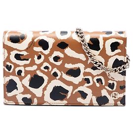 Portafoglio Gucci Betty On Chain in pelle di vitello marrone con stampa leopardata