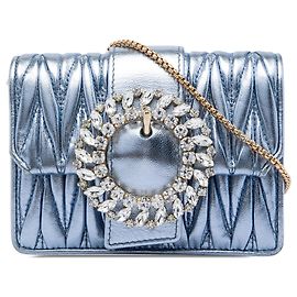 Miu Miu Borsa a tracolla mini matelassé blu in nappa metallizzata con decorazioni in cristalli