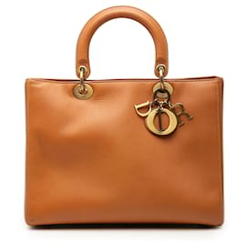 Dior Lady Dior aus goldenem Kalbsleder, groß