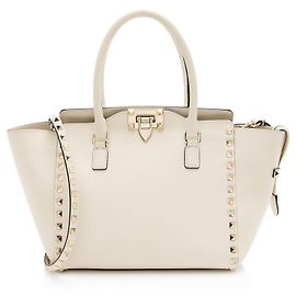 Valentino Garavani Bolso tote pequeño Valentino Rockstud de piel de becerro con doble asa