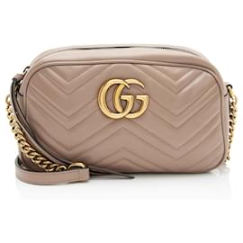 Borsa a tracolla piccola Gucci Matelasse Leather GG Marmont