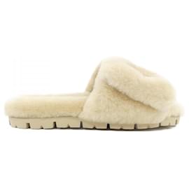 Prada Triangle Logo Shearling Slide Sandalen