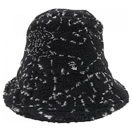 Cappello Chanel Cappello in finta pelliccia