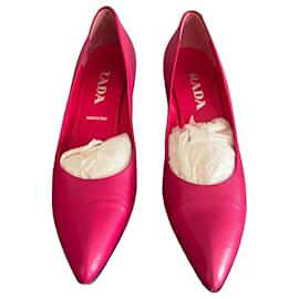 Prada Leder-Pumps in Rosa