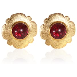Orecchini vintage Chanel anni 1980 placcati oro e Gripoix rosso