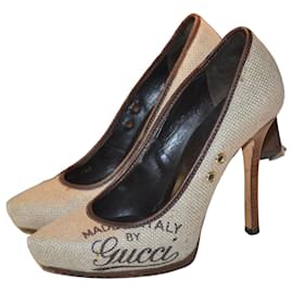 Gucci High Heels aus beigeem Canvas mit Logo